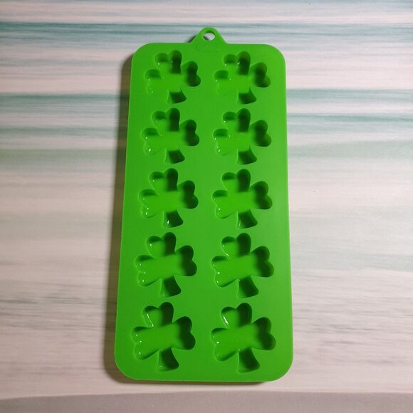 Shamrock Silicone Mold Wilton Baking Candy Making Ice Crafts Lucky Holiday - Picture 3 of 5